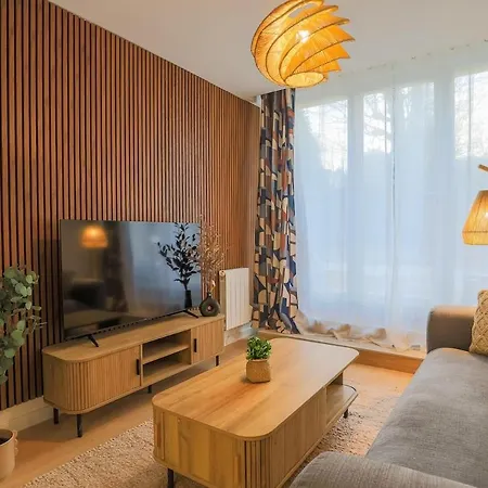 Chic 3-bedroom Apartment-patio-garden-downtown