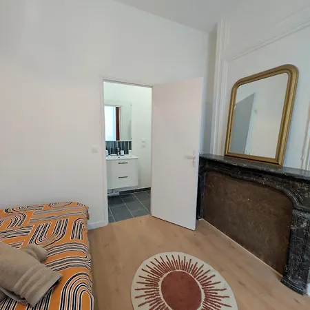 Chic 3-bedroom Apartment-patio-garden-downtown شقة