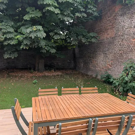Chic 3-bedroom Apartment-patio-garden-downtown