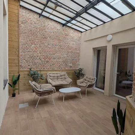 Apartament Chic 3-bedroom Apartment-patio-garden-downtown
