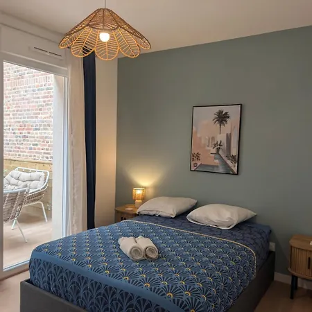 Chic 3-bedroom Apartment-patio-garden-downtown أميا