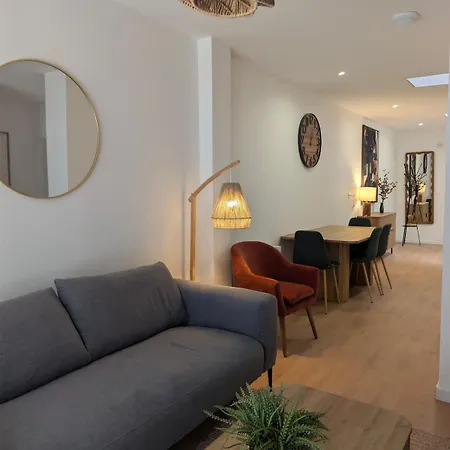 شقة Chic 3-bedroom Apartment-patio-garden-downtown أميا
