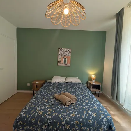 Chic 3-bedroom Apartment-patio-garden-downtown شقة