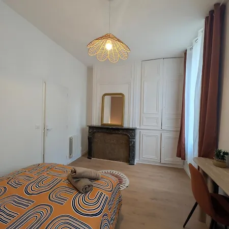 Chic 3-bedroom Apartment-patio-garden-downtown