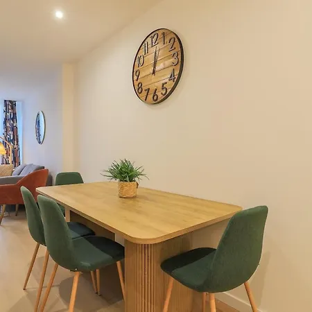شقة Chic 3-bedroom Apartment-patio-garden-downtown