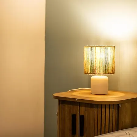 Chic 3-bedroom Apartment-patio-garden-downtown * أميا